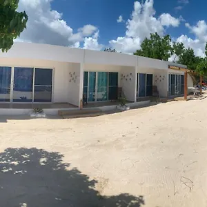 酒店 La Isla Bonita, 蓬塔露奇亚